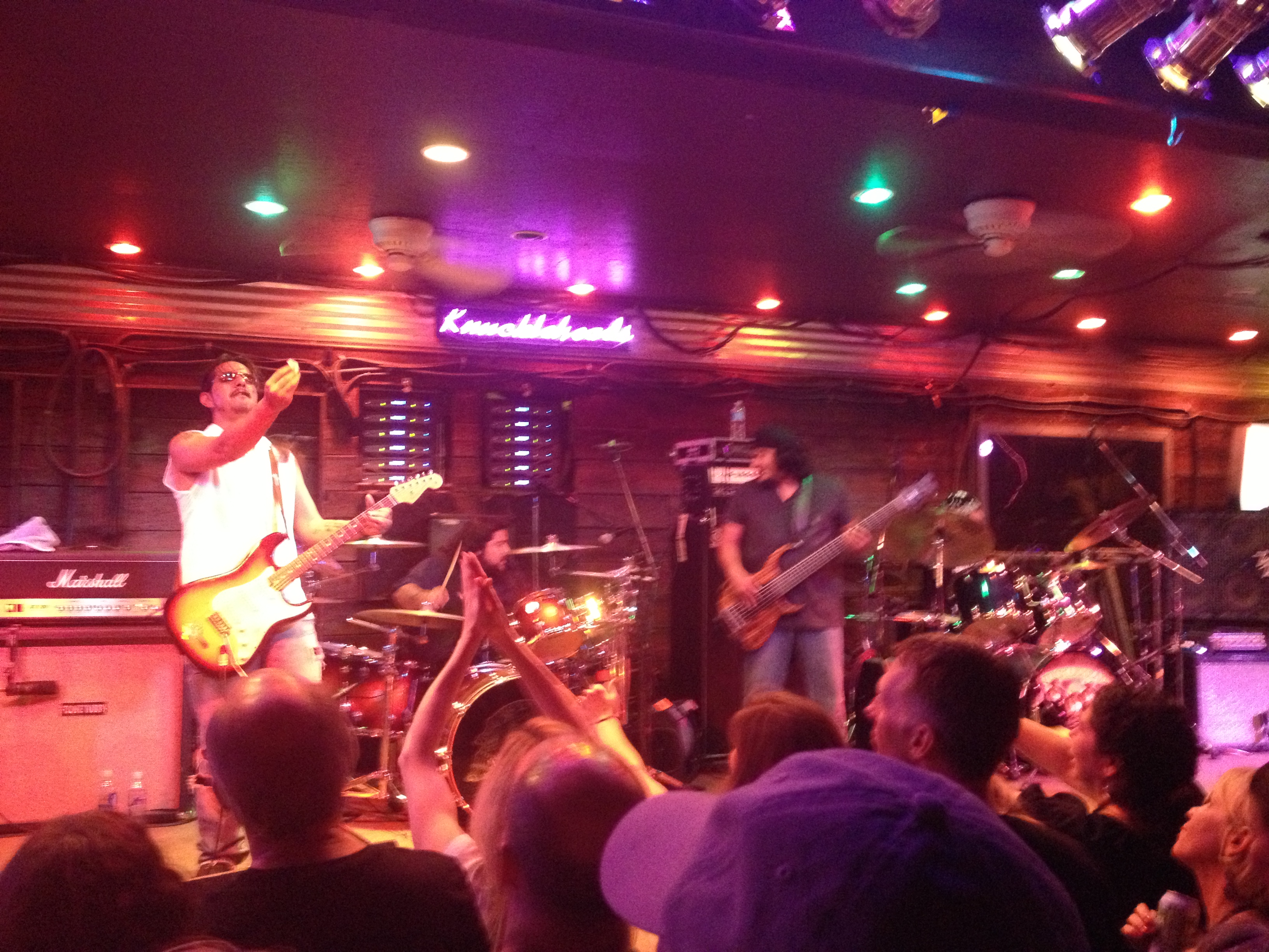 LosLonelyBoys2013-06-29KnuckleheadsSaloonKansasCityMO (17).JPG